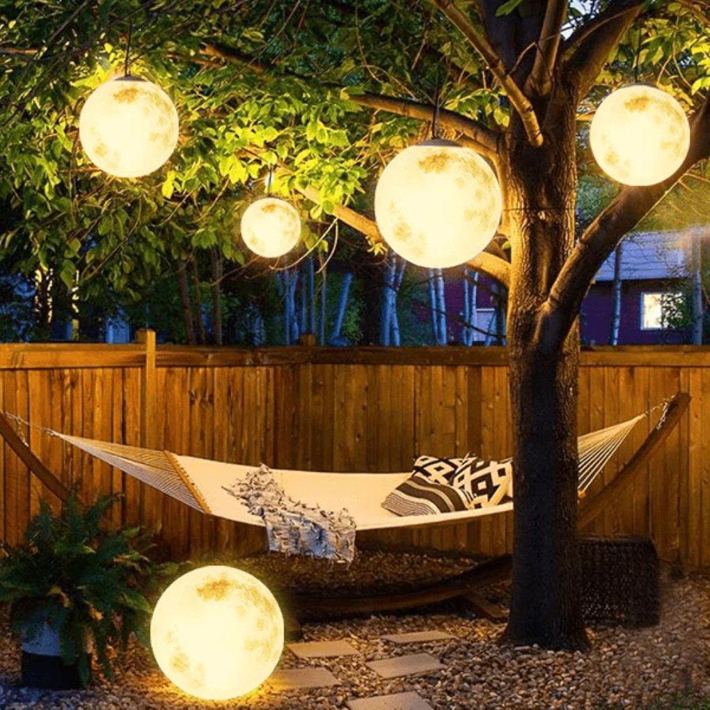 Maanvormige tuinlamp