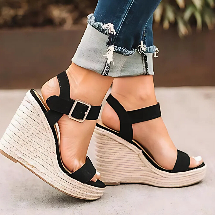 Casual T-band sandalen met sleehak voor dames