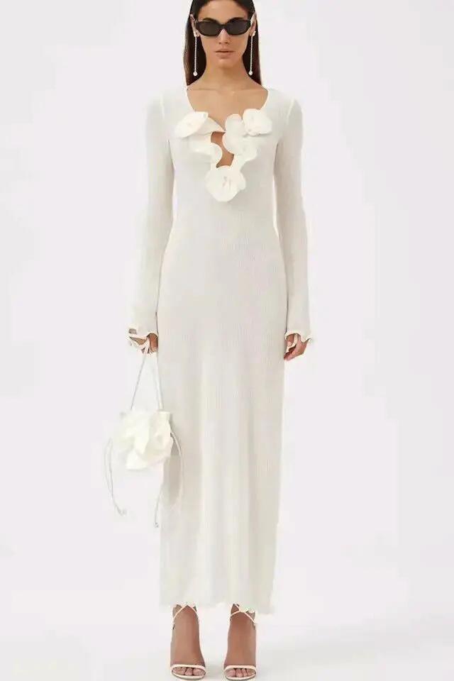 Elegante Geribbelde Jurk met Bloemdetails
