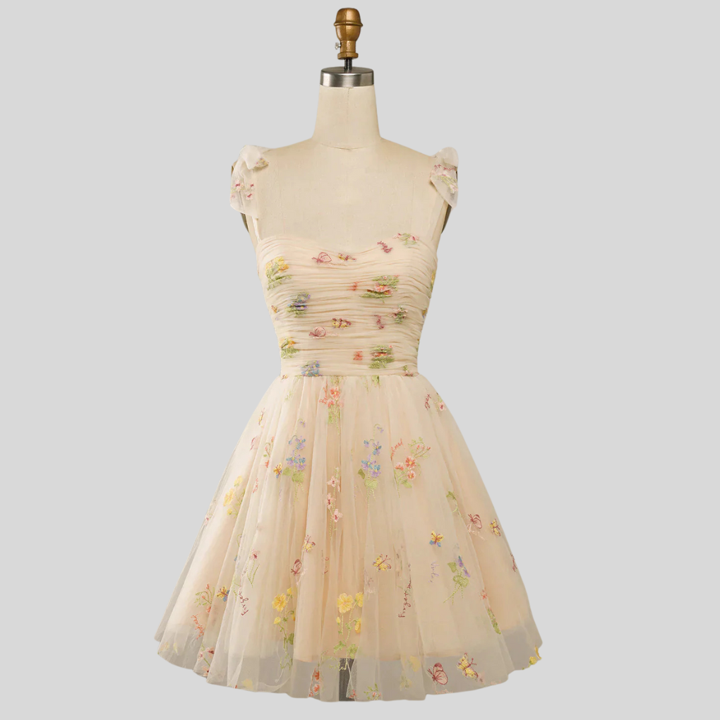 Elegante baljurk van geborduurde tule – een statement avondkleding