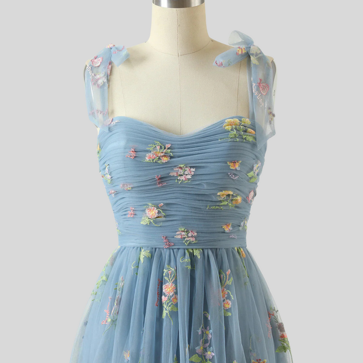 Elegante baljurk van geborduurde tule – een statement avondkleding