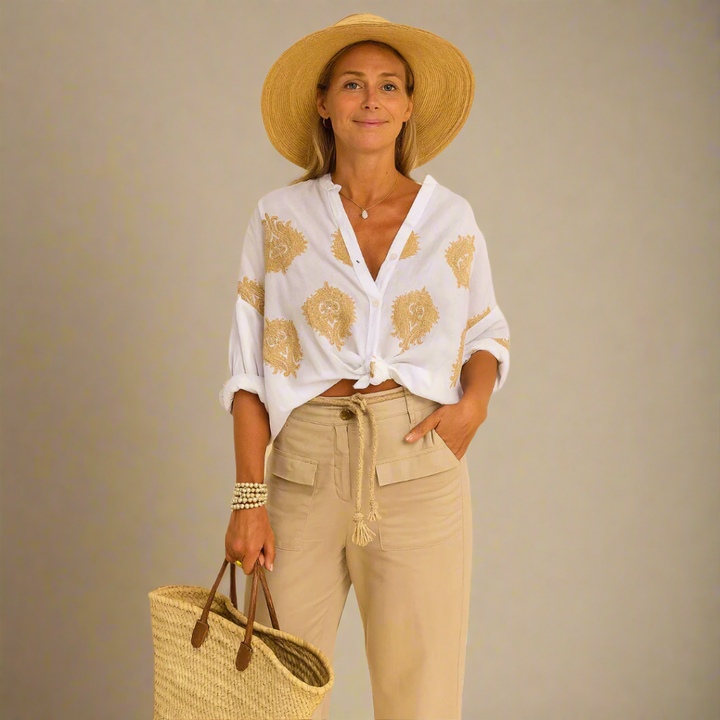 Geborduurde blouse met sierlijke details