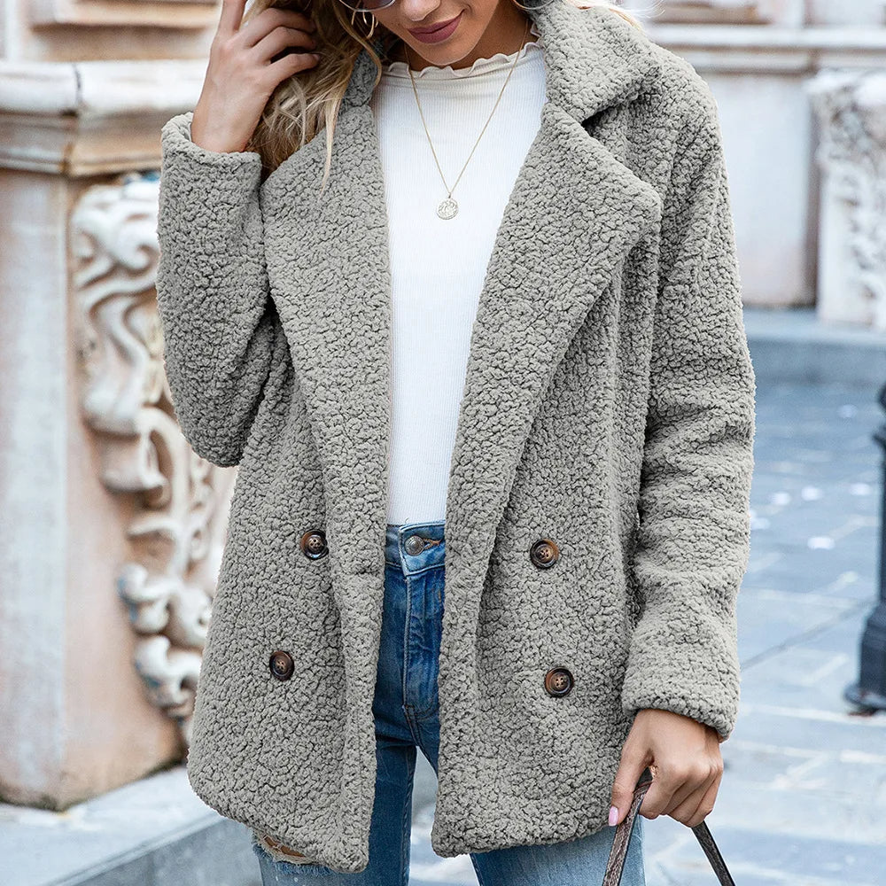 Halflange jas met dubbele knoopsluiting Chique warmte met een tijdloos silhouet