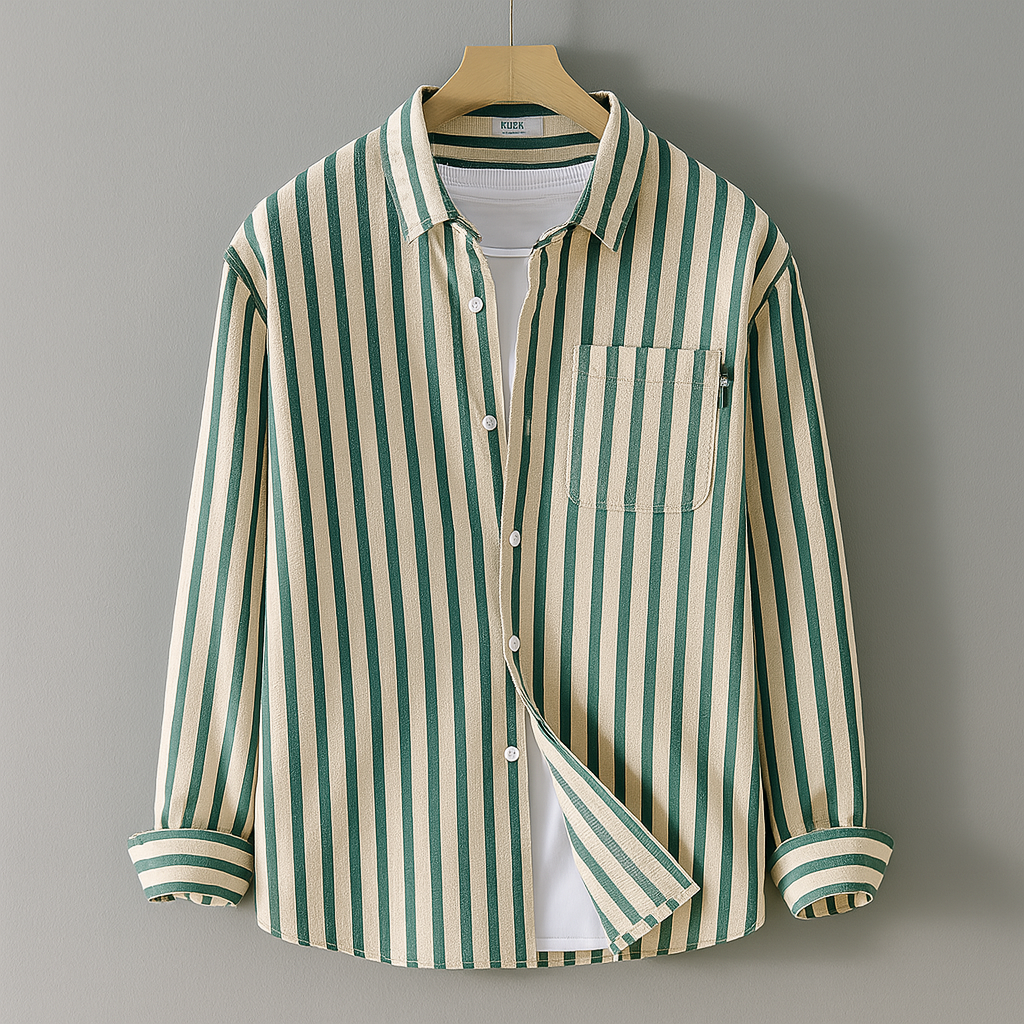 Ontspannen model met lange mouwen en een bosmaaier