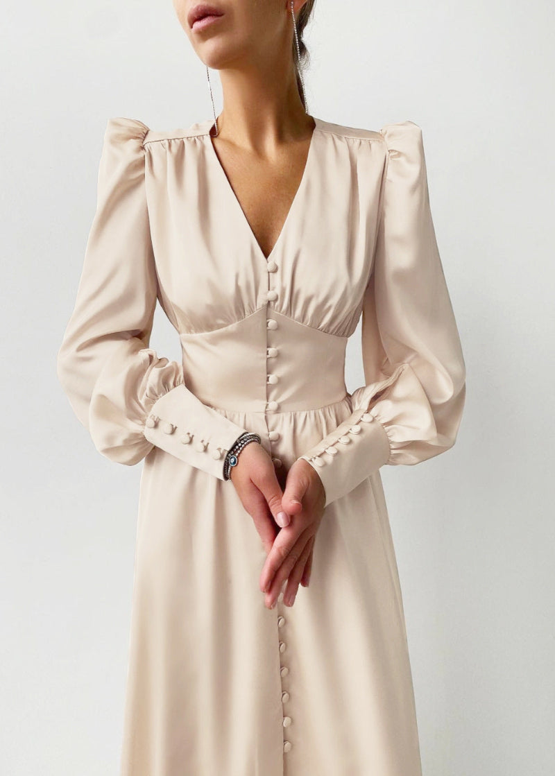 Elegante Satijnen Maxi Jurk met V-Hals – Tijdloze Elegantie met een Moderne Touch