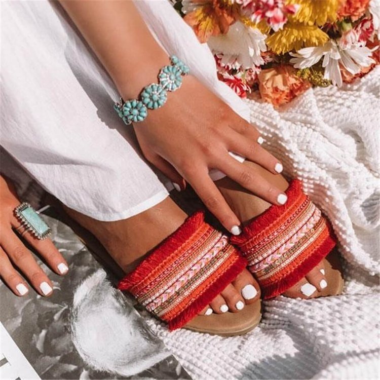 Stijlvolle Slippers met Decoratieve Band