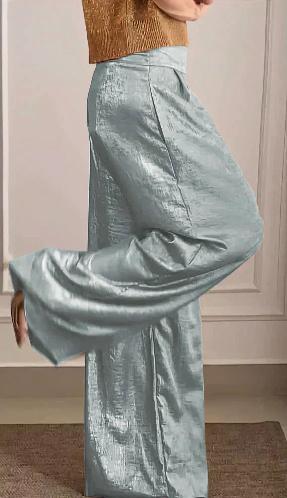Top met V-hals en broek met wijde pijpen