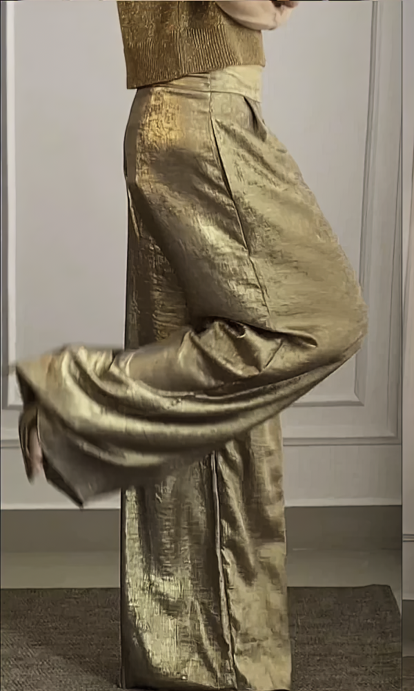 Top met V-hals en broek met wijde pijpen