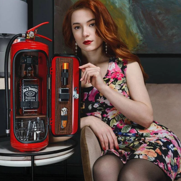 Verborgen mini-bar met brandblusser