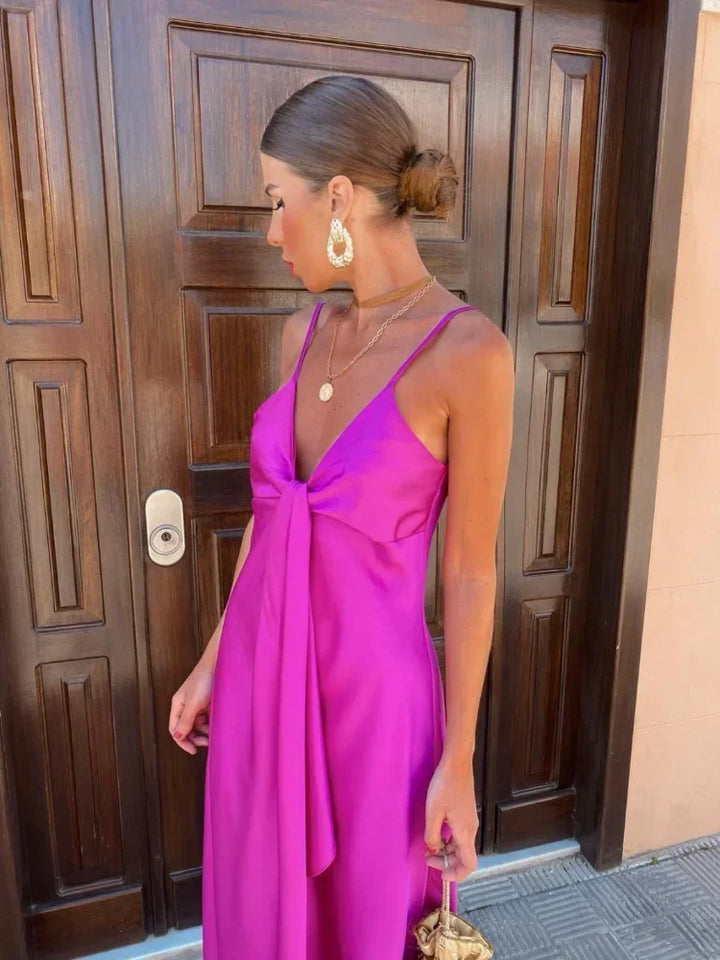 V-hals jurk met knoopdetail